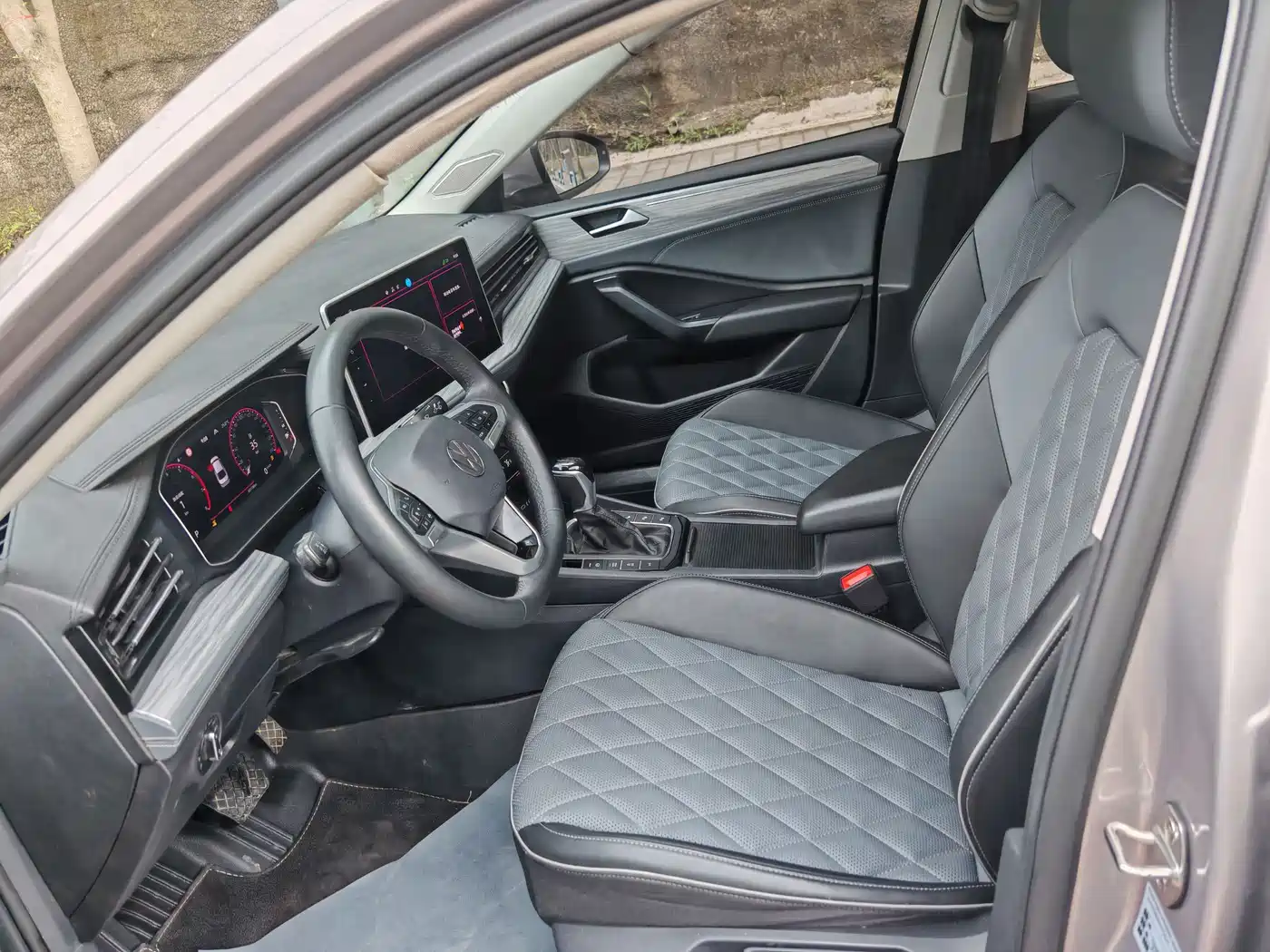 Volkswagen Sagitar 2023 Model Year 280TSI DSG Surpass Edition фото 4