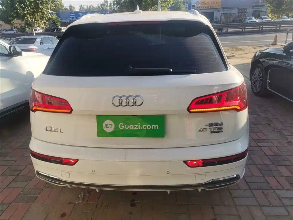 Audi Q5L 2020 Facelift 40 TFSI Honor Fashion фото 5