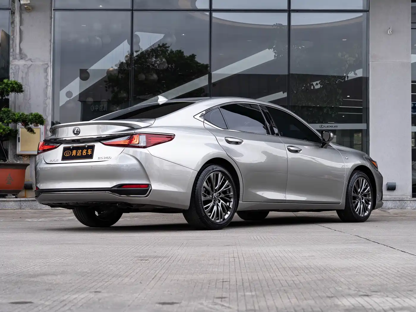 Lexus ES 2018 260 F SPORT (China V) фото 3