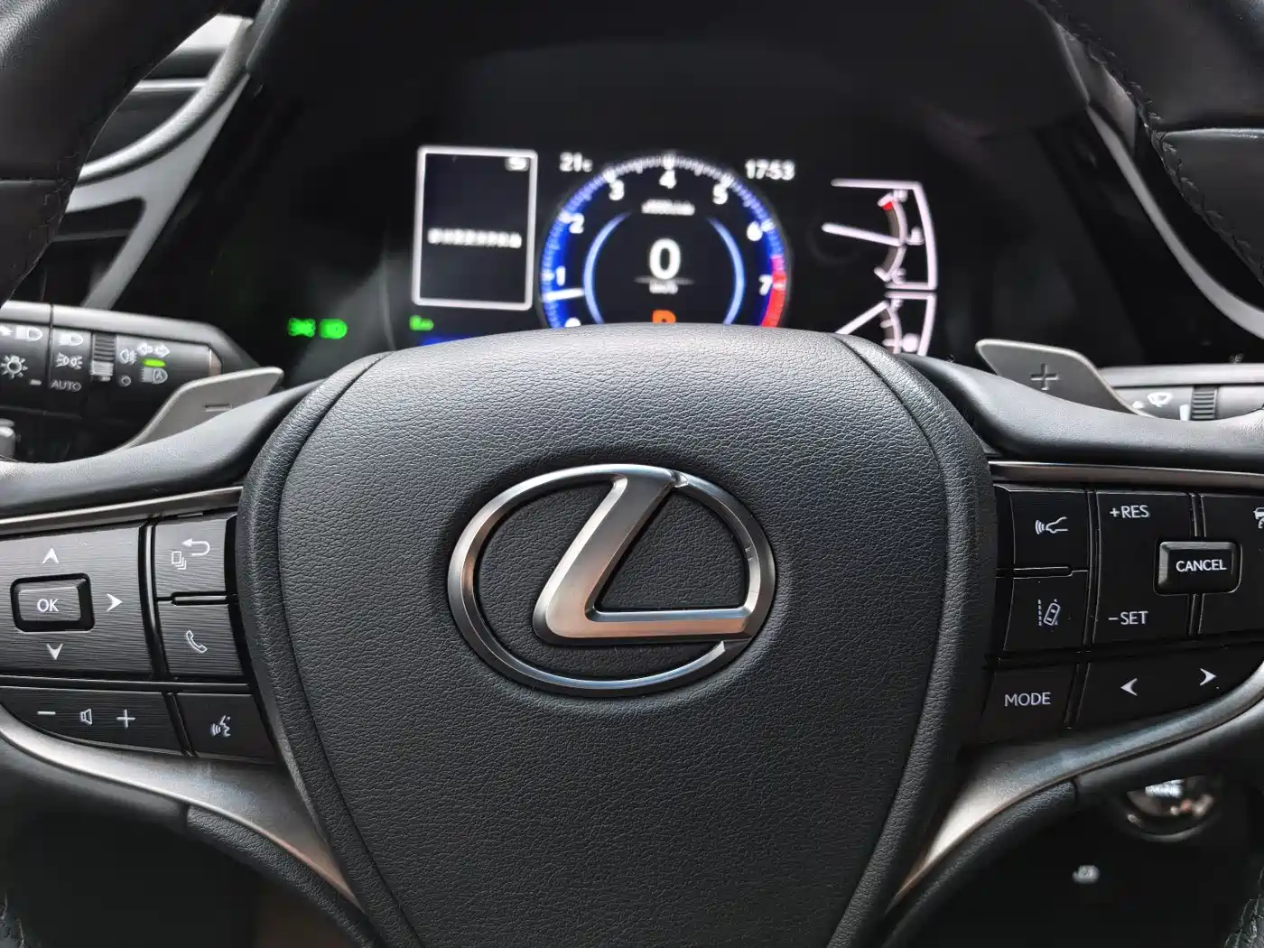 Lexus ES 2023 200 Excellence Edition фото 27