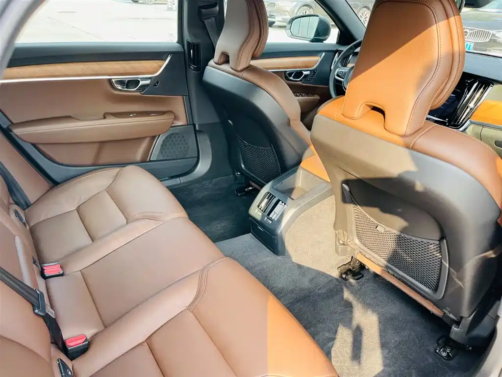 Volvo S90 2024 2024 B5 Momentum Luxury Edition