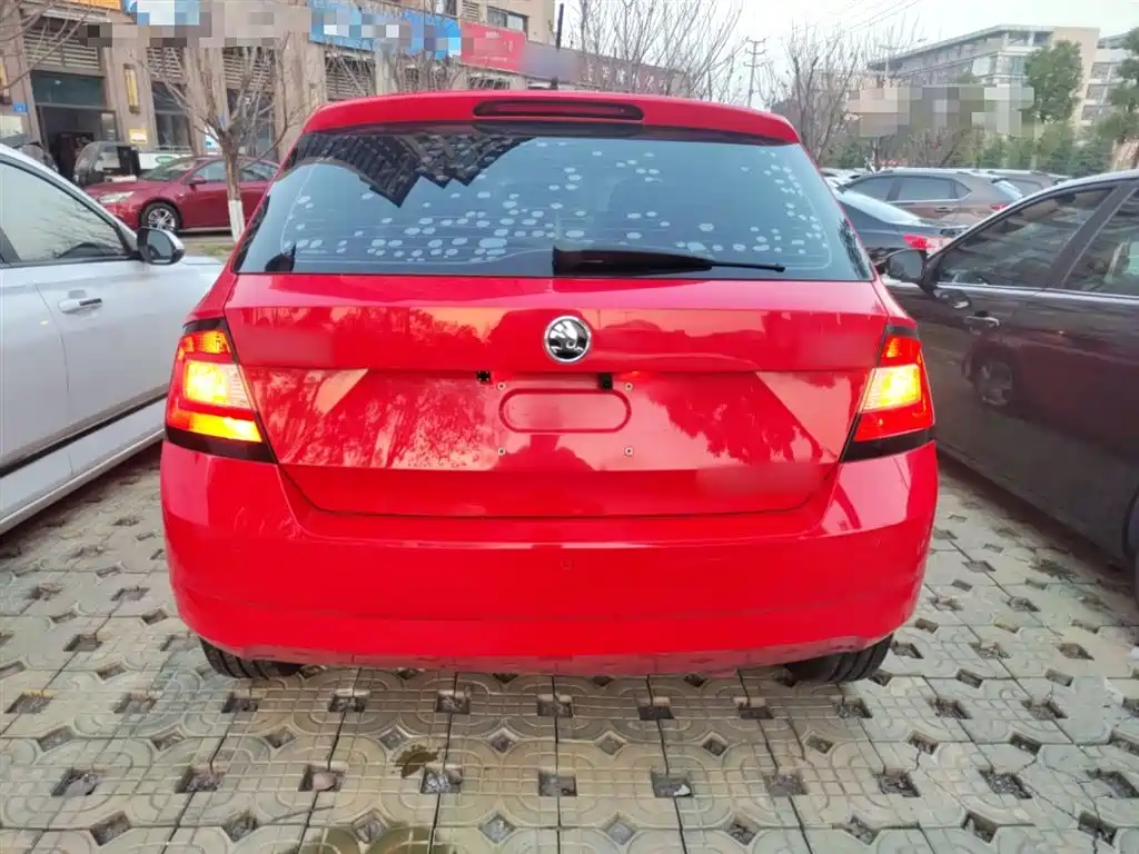 Škoda Fabia 2017 1.4L Auto Car Enjoy Edition фото 5