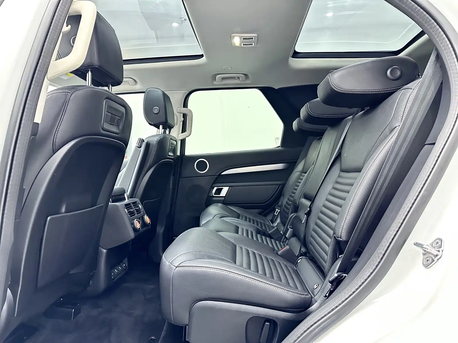 Фото 10 - Land Rover Discovery