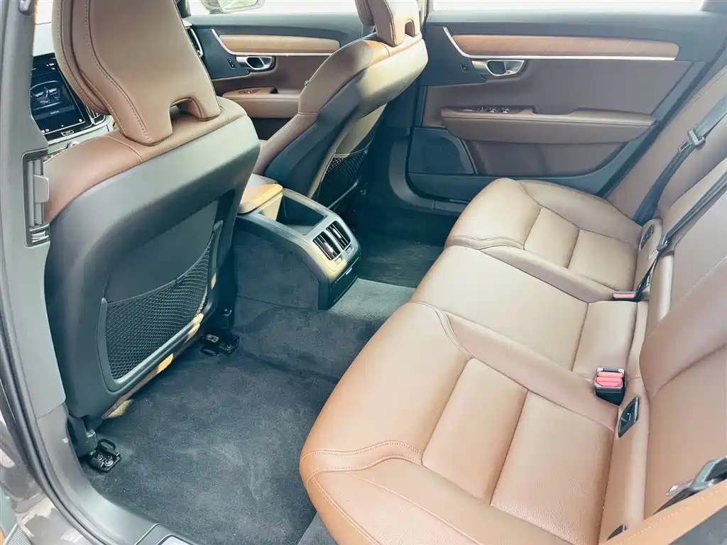 Volvo S90 2024 2024 B5 Momentum Luxury Edition