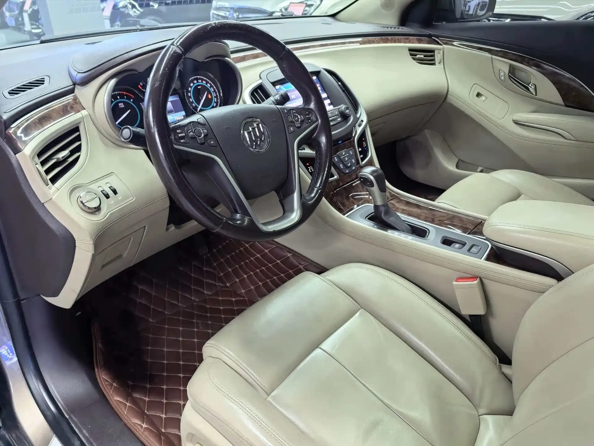 Фото 5 - Buick LaCrosse