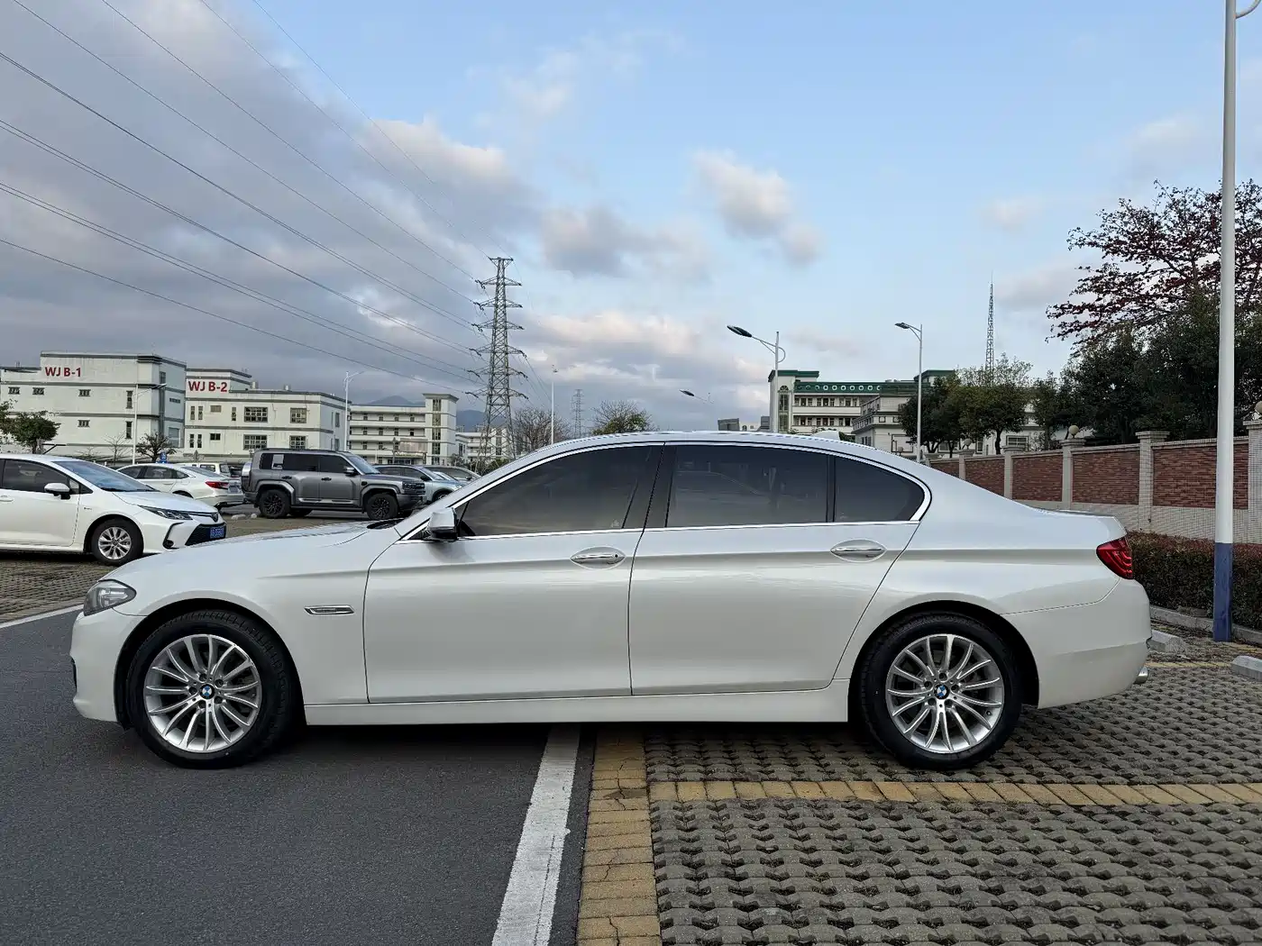 BMW 5 Series 2017 525Li Luxury Design Package фото 4