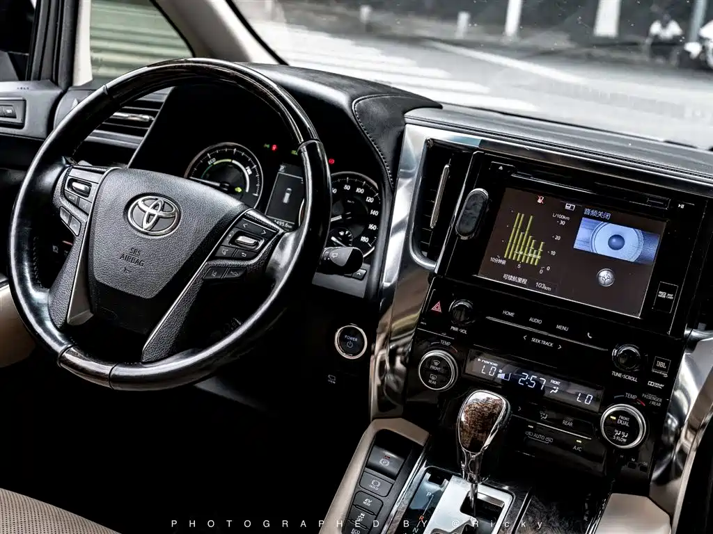 Toyota Alphard 2019 Hybrid 2.5L Premium Edition фото 6