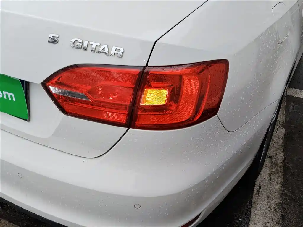 Volkswagen Sagitar 2014 Facelift 1.6L Automatic Leading Version фото 23