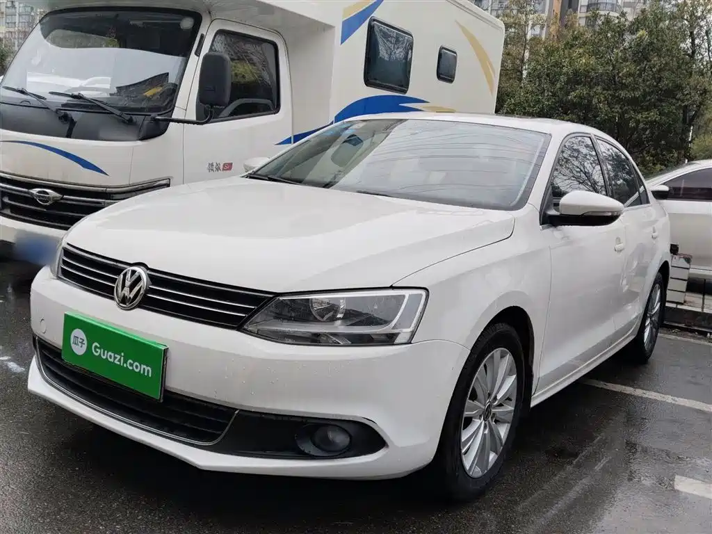 Volkswagen Sagitar 2014 Facelift 1.6L Automatic Leading Version