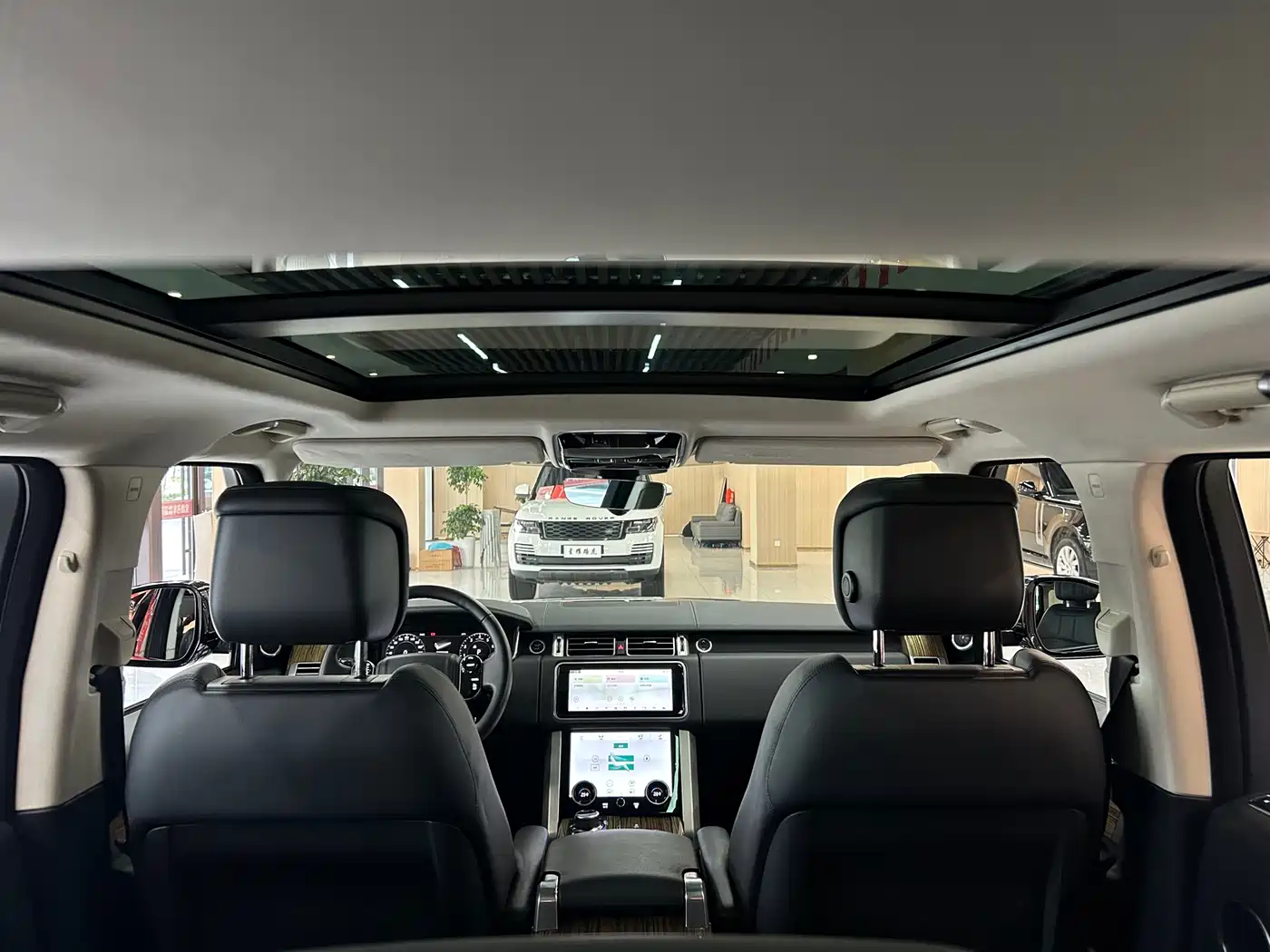 Land Rover Range Rover 2019 3.0 SC V6 Golden Age Edition фото 47