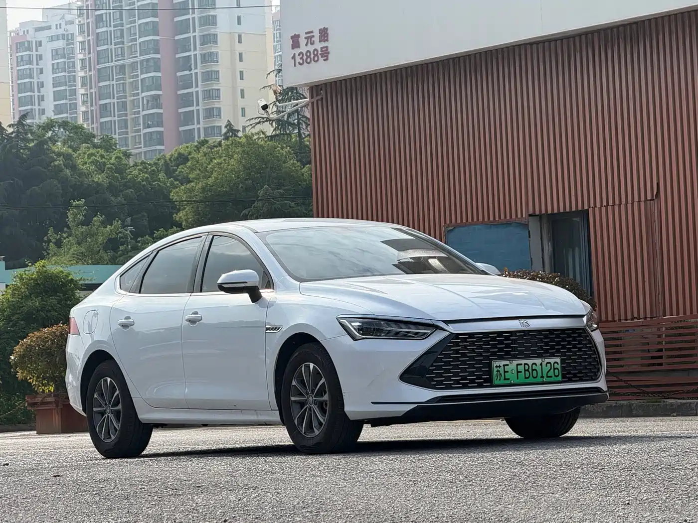 BYD Qin PLUS 2024 Glory Edition DM-i 55KM Leading фото 7