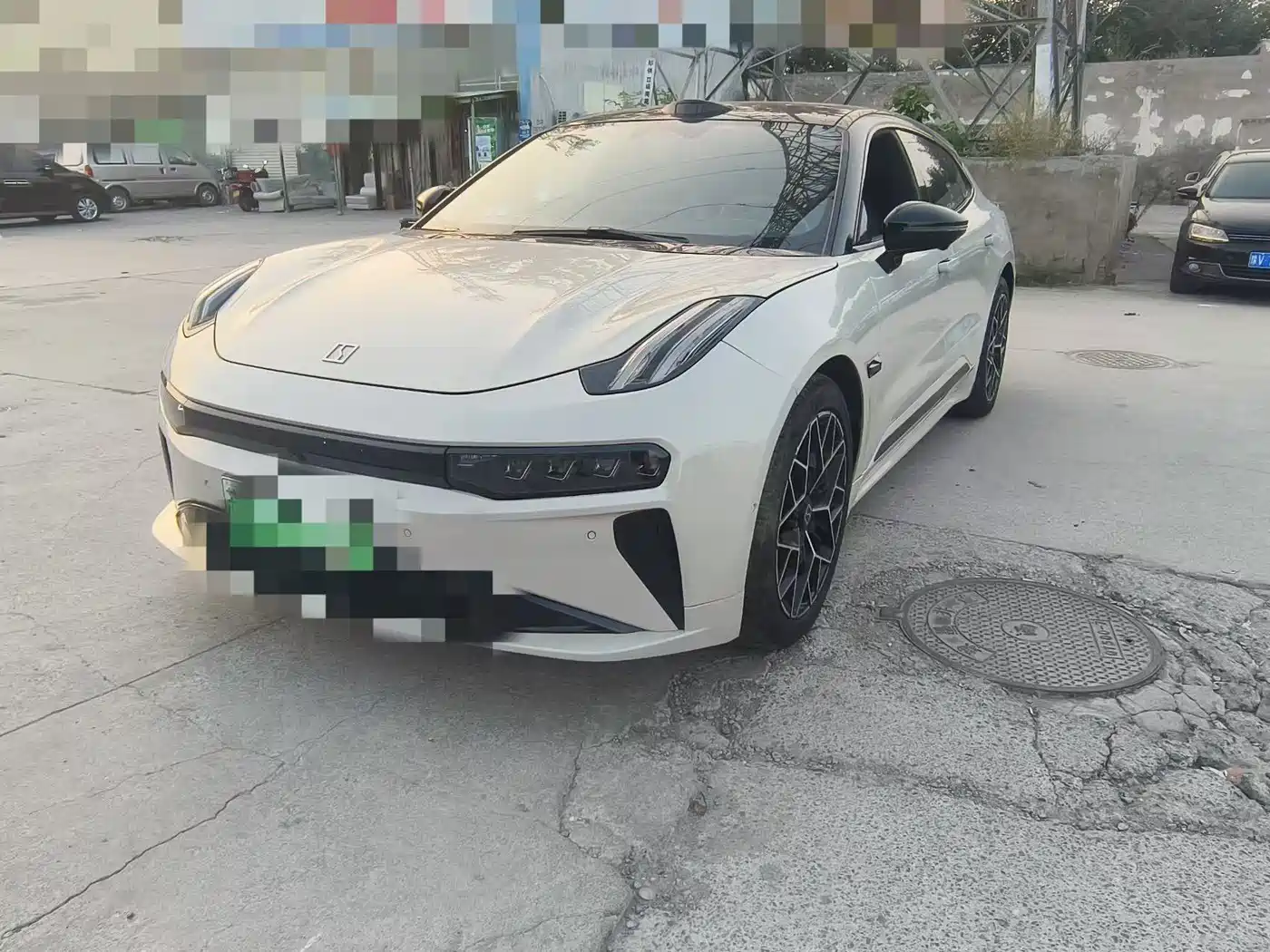 ZEEKR 001