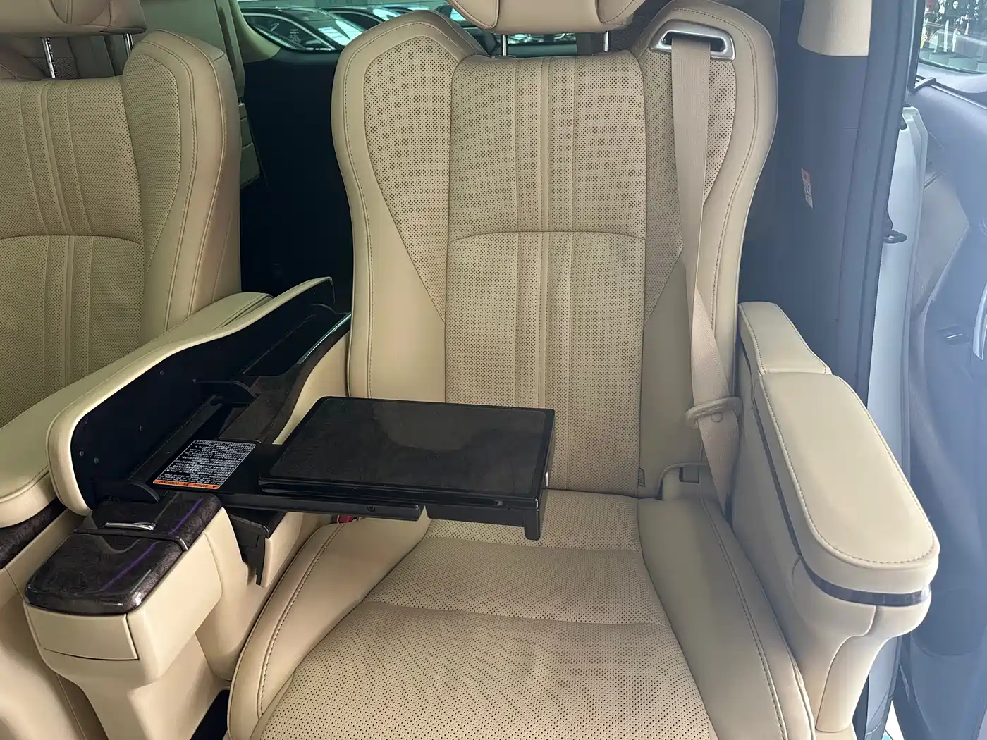 Toyota Alphard 2021 Hybrid 2.5L Premium фото 24