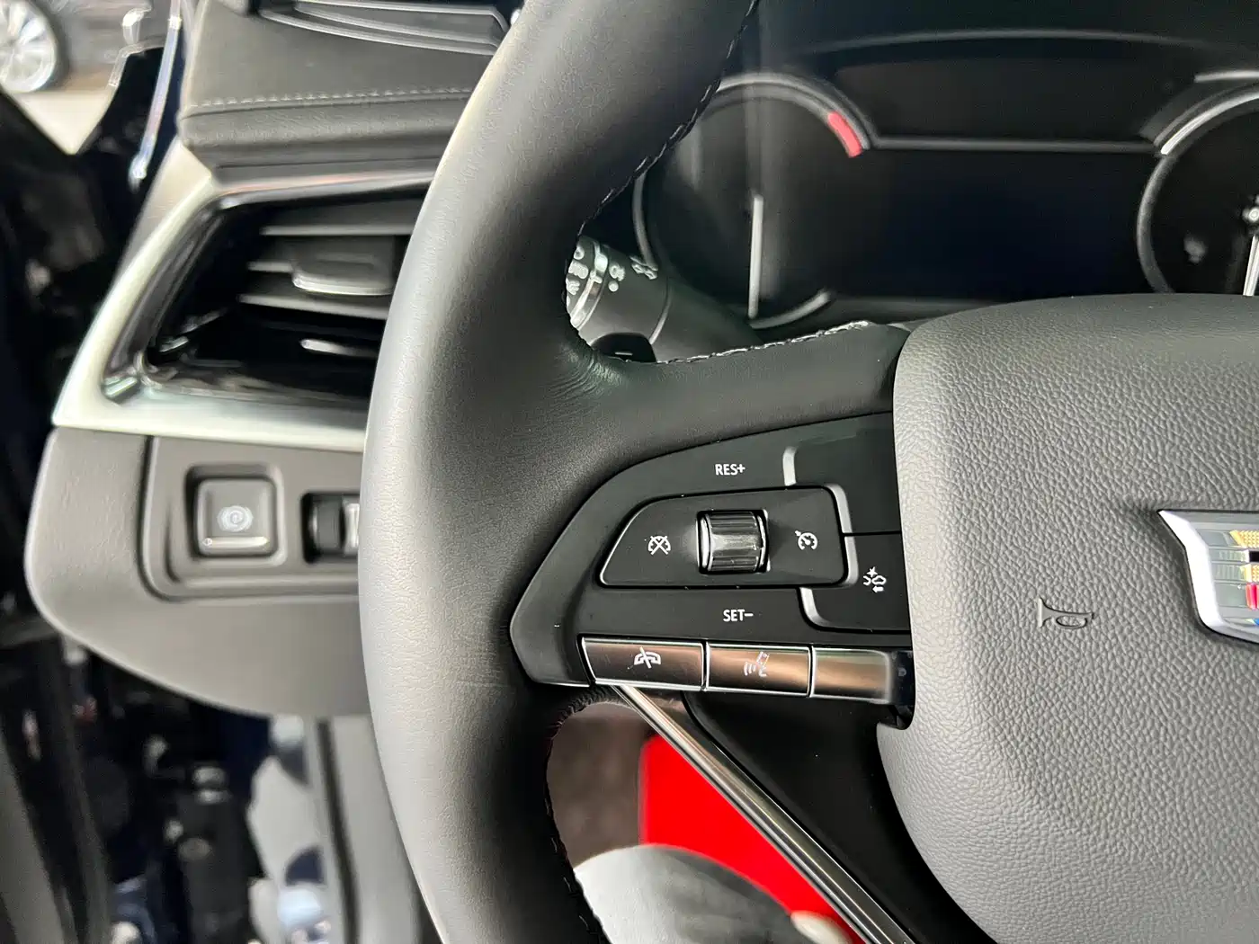 CADILLAC XT6