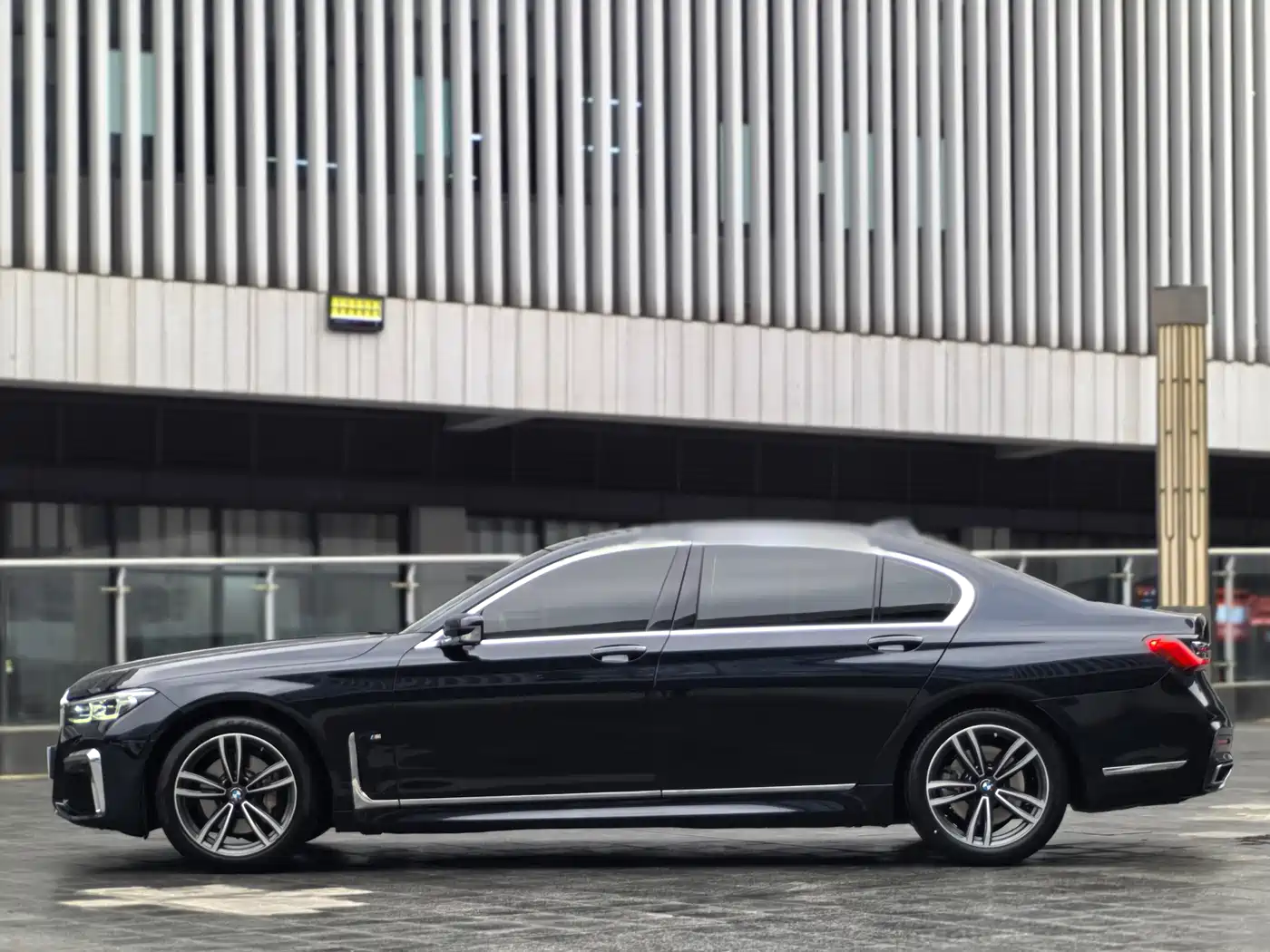 BMW 7 SERIES