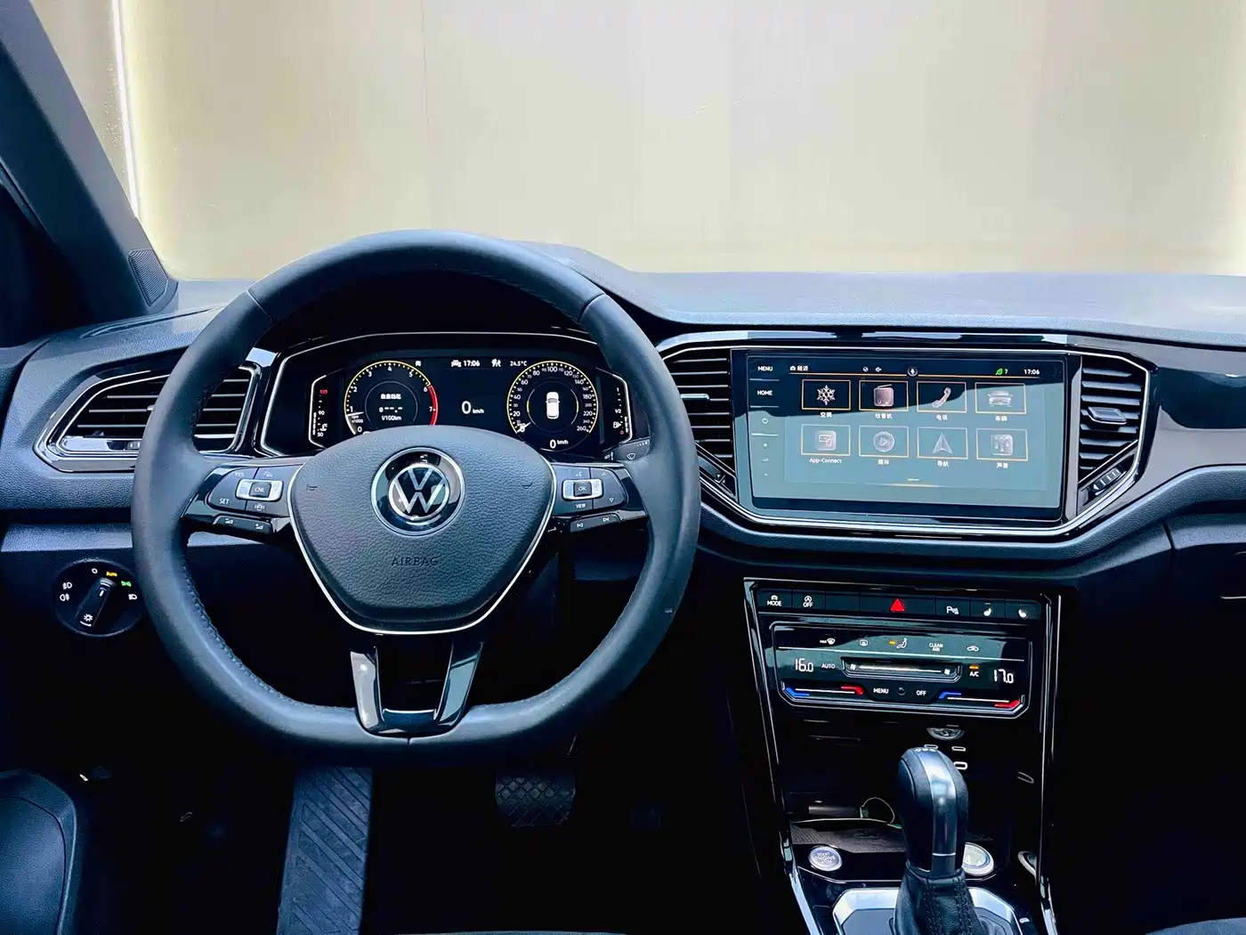 Volkswagen T-Roc, миниатюра 11