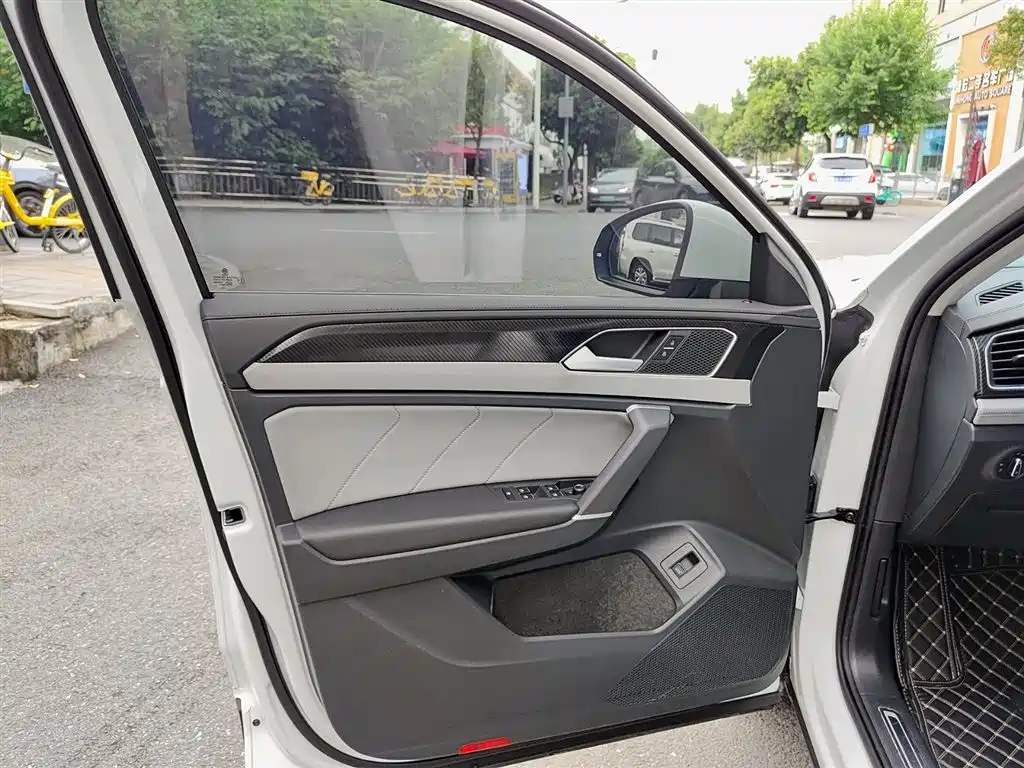 Volkswagen Tayron 2024 300TSI 2WD Luxury Plus Advanced фото 6