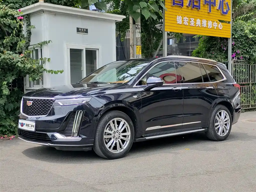 CADILLAC XT6