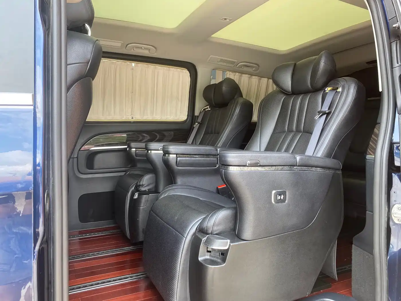 Mercedes-Benz V-Class 2018 V 260 Premium Edition China V фото 7
