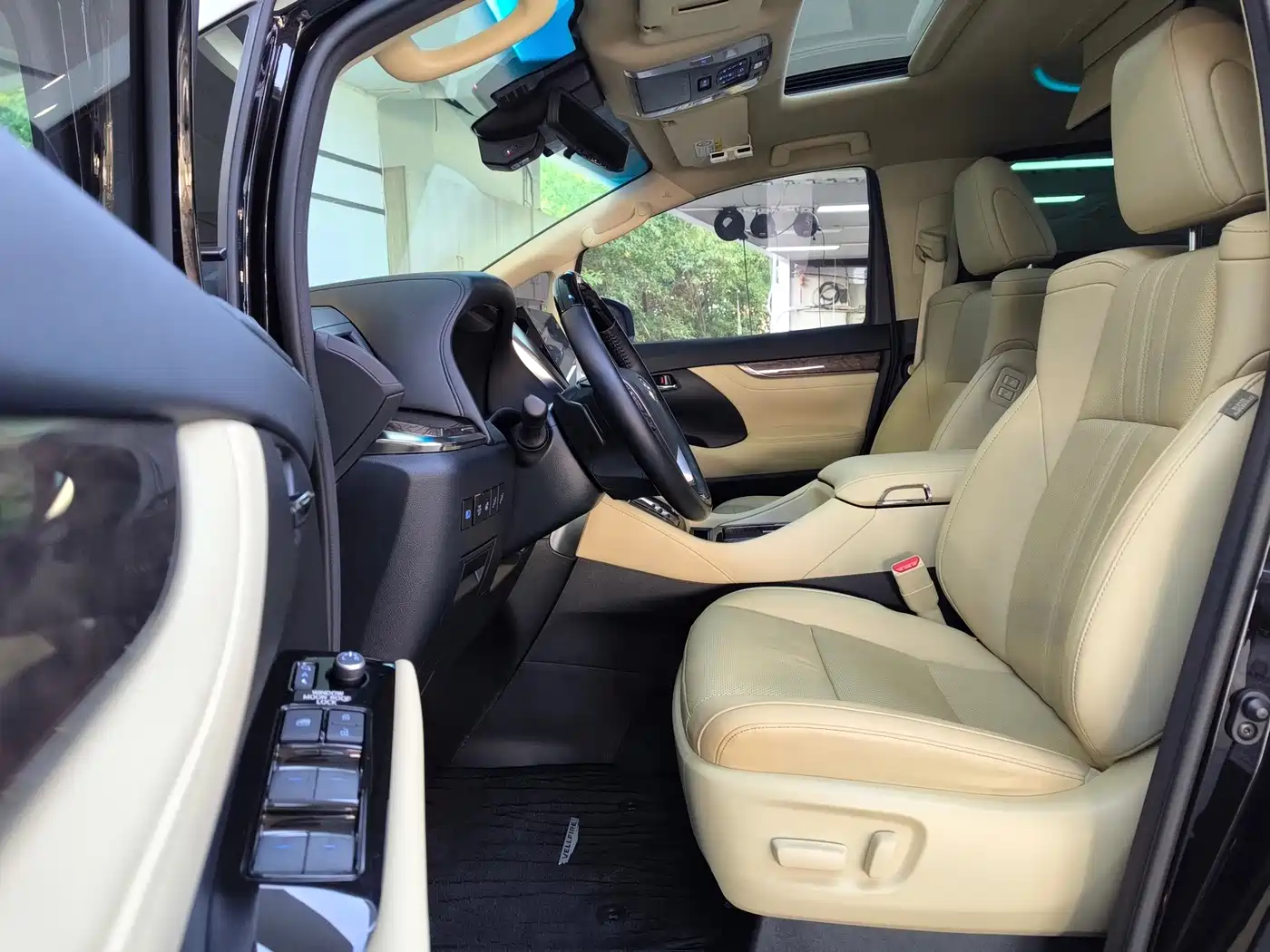 Toyota Vellfire 2021 Crown Hybrid 2.5L HV Supreme Edition фото 11