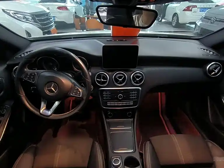 Mercedes-Benz A-Class (Import) 2017 Facelift A 200 Fashion фото 14