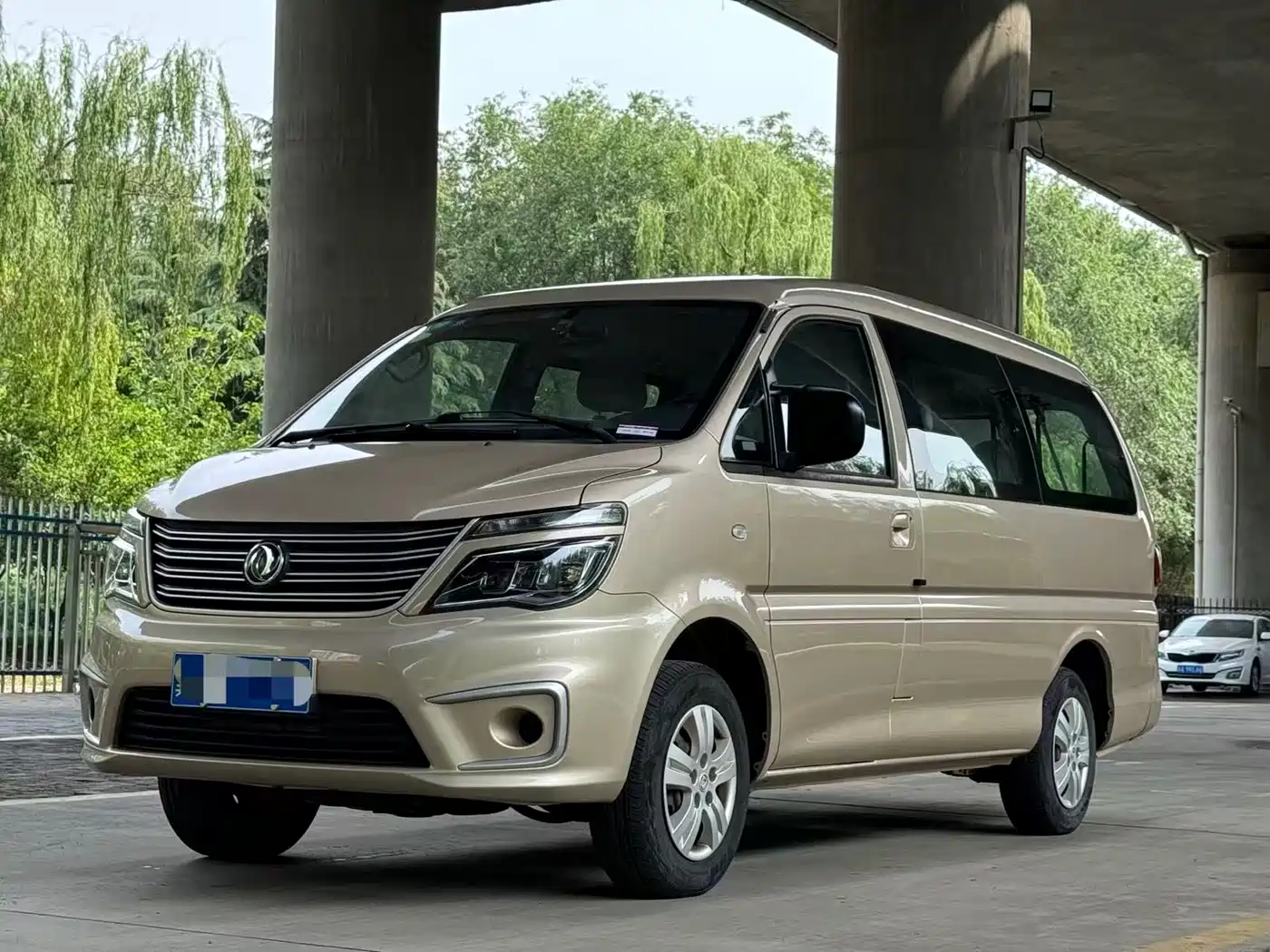 Dongfeng Fengxing Lingzhi 2019 Facelift M5L 1.6L 7-Seat Basic Model China VI