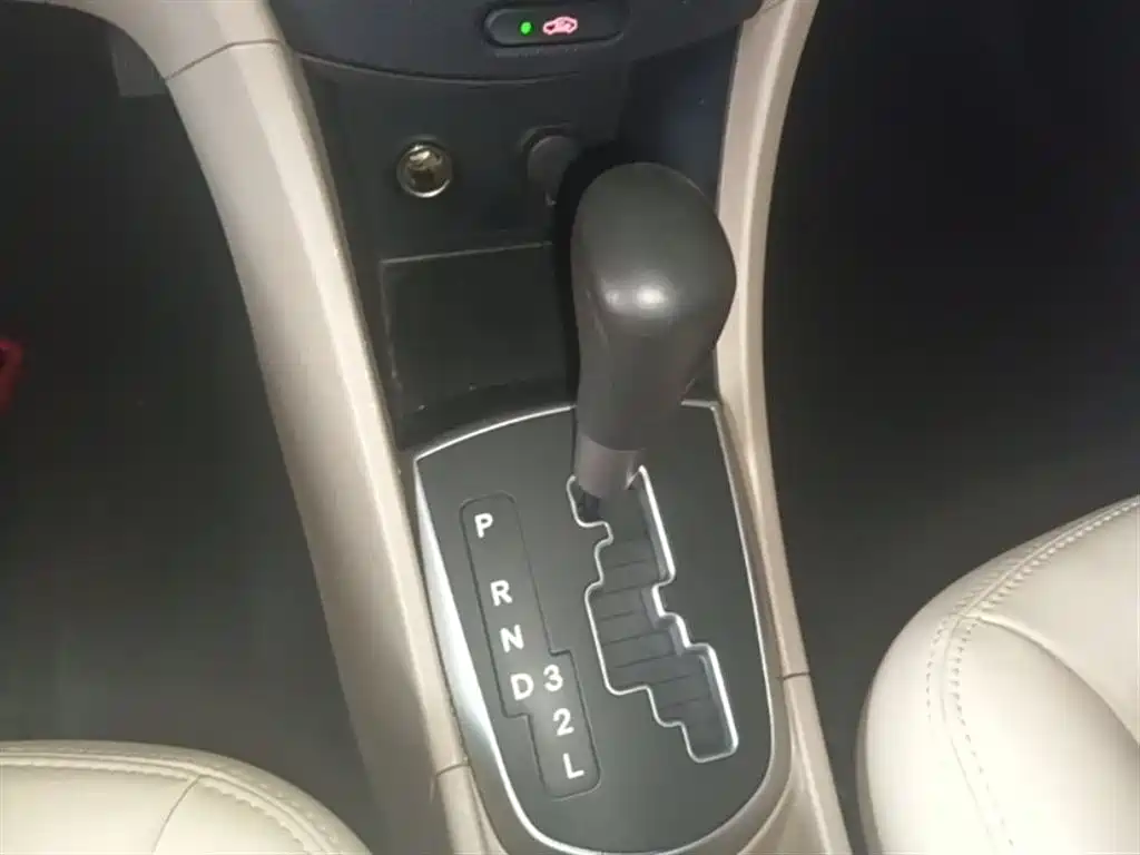 Hyundai Verna 2016 1.4L Automatic Smart GLS фото 14