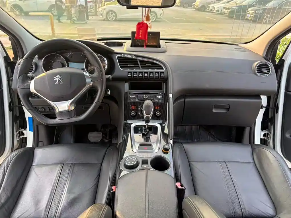 Peugeot 3008 2014 1.6THP Roland Garros Edition фото 6
