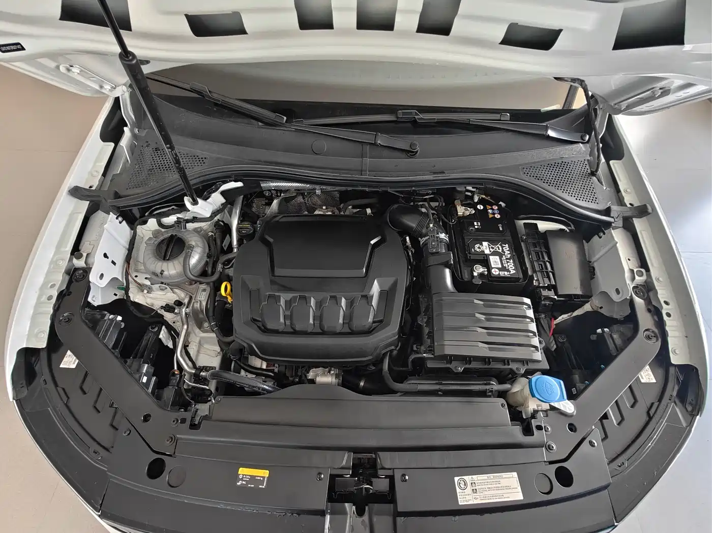 Volkswagen Tiguan L 2024 Outstanding 330TSI Auto 2WD R-Line Dragon Glory Edition фото 14
