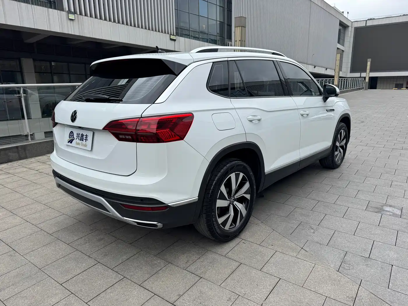 Volkswagen Tayron 2022 280TSI 2WD Luxury Smart Connect Edition фото 7