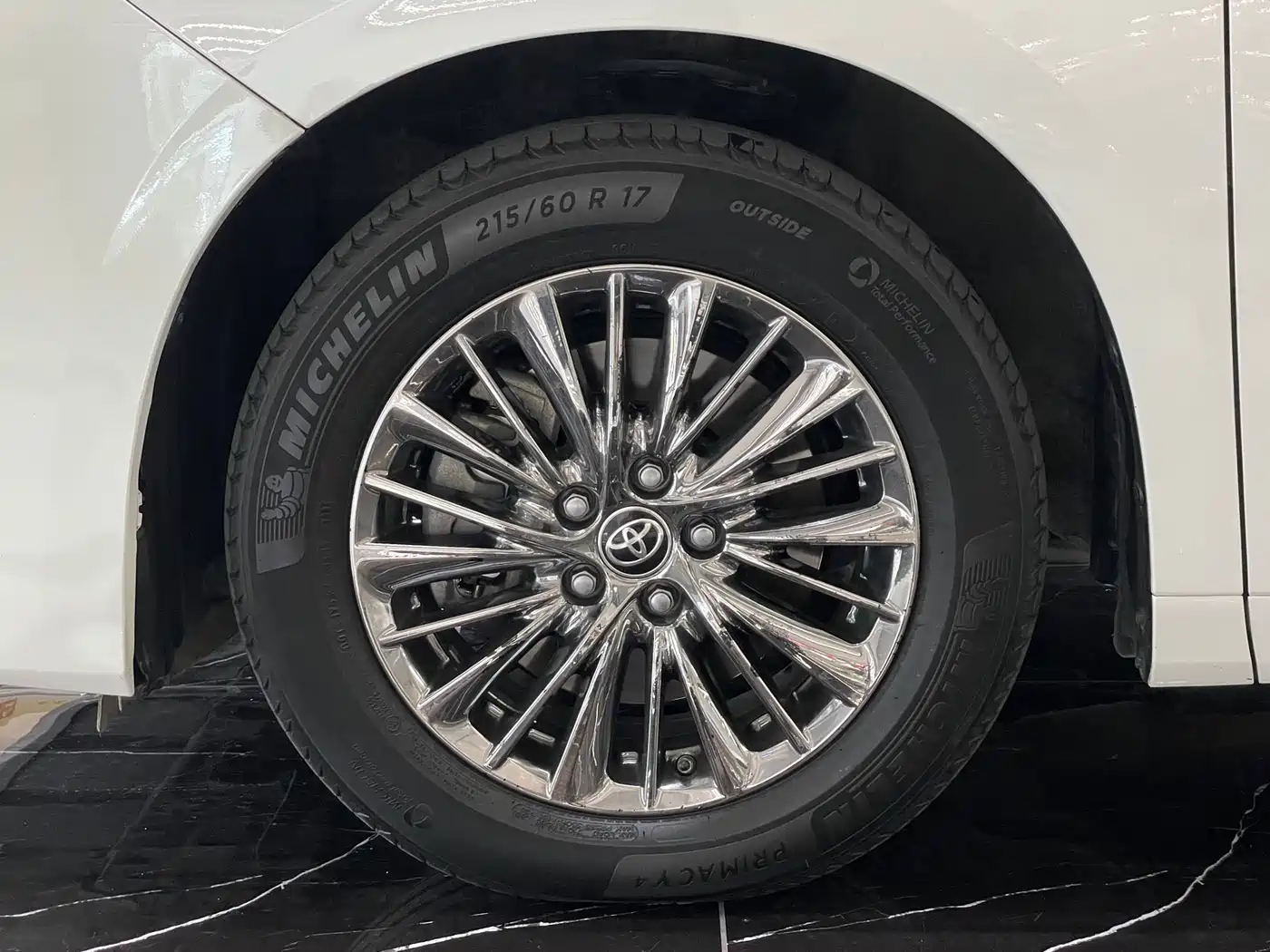 Toyota Alphard 2019 Hybrid 2.5L Luxury фото 40