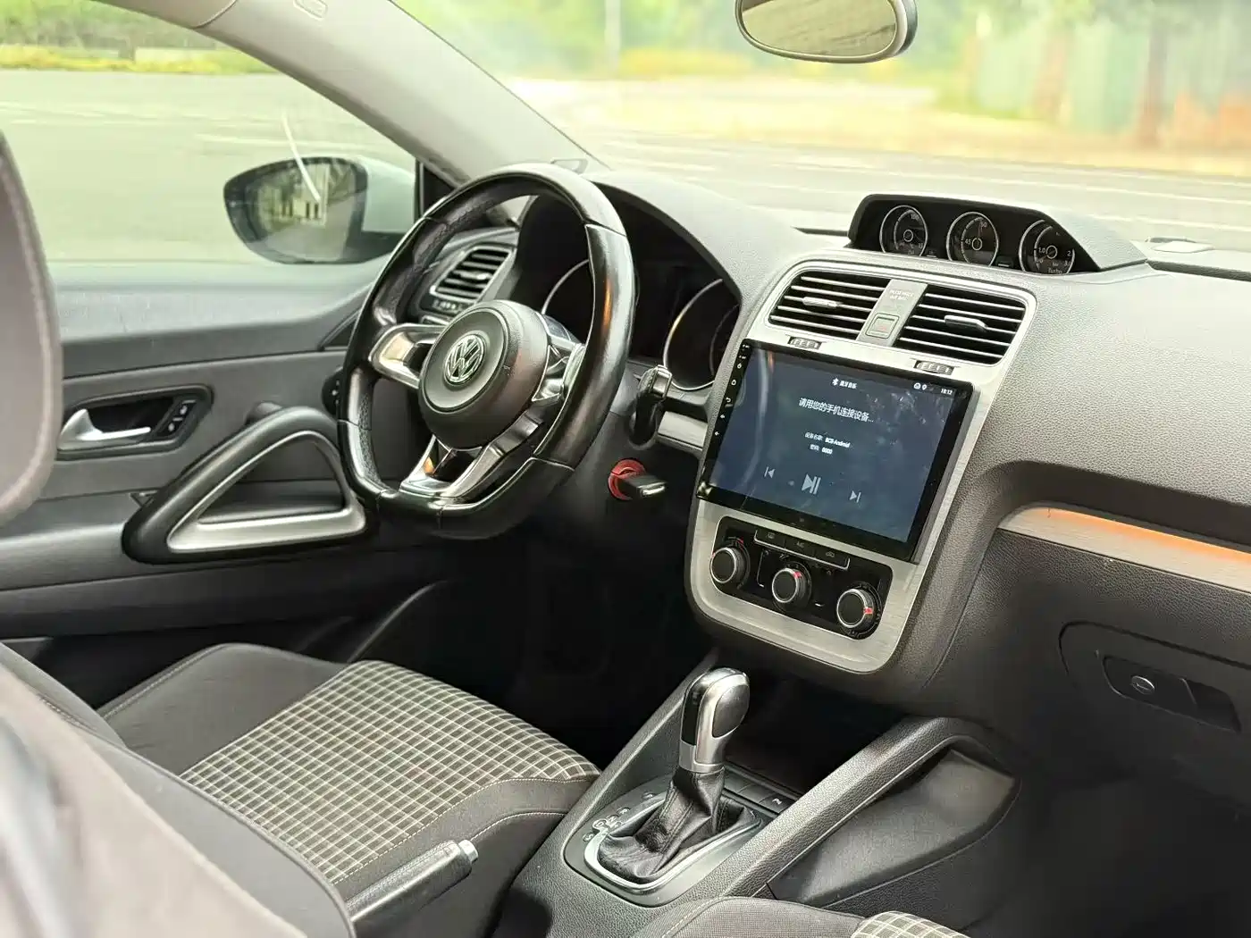 Volkswagen Scirocco 2015 1.4TSI Trend Edition фото 5