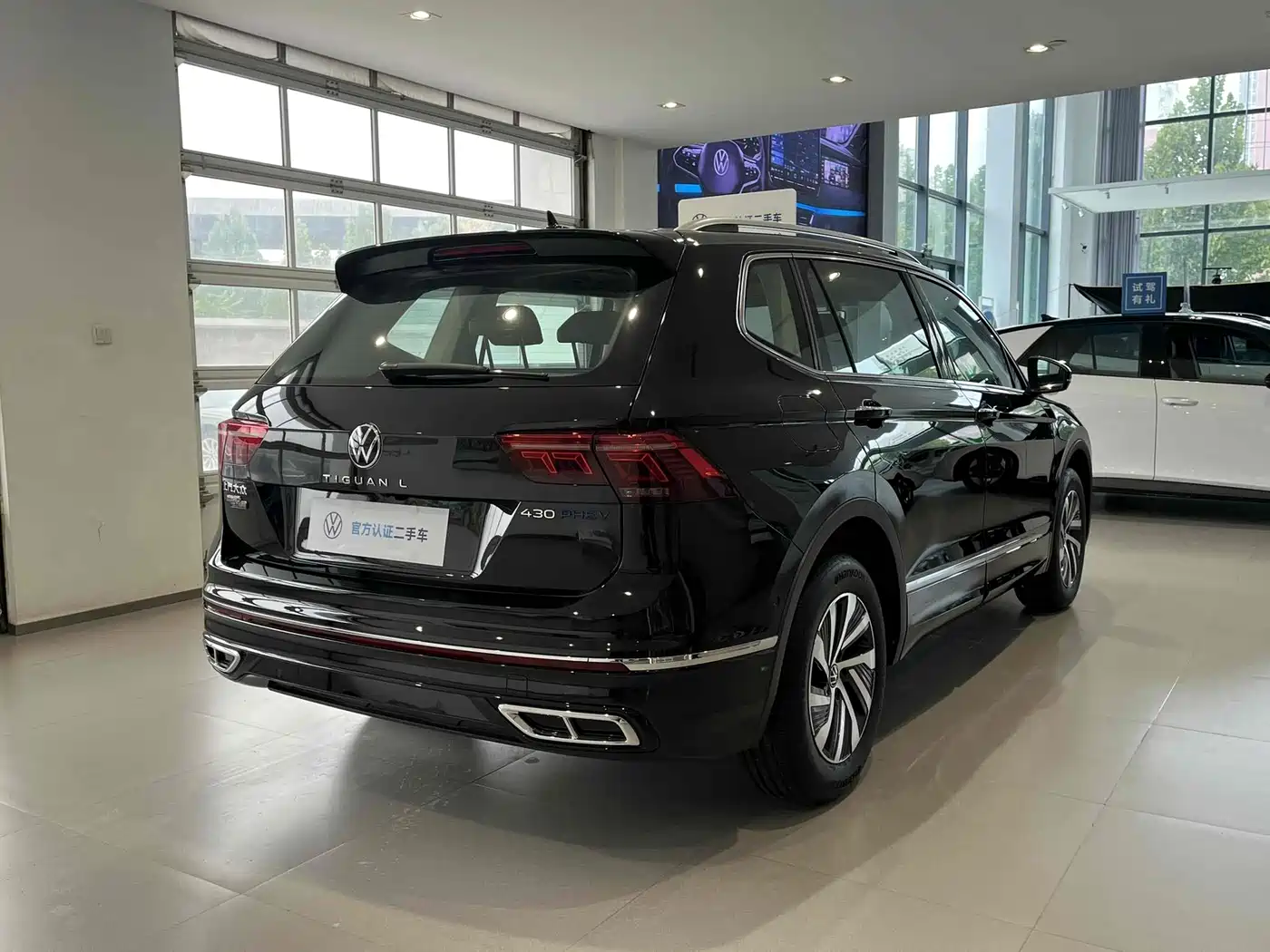 Volkswagen Tiguan L PHEV 2023 430PHEV Plug-in Hybrid Premium фото 13
