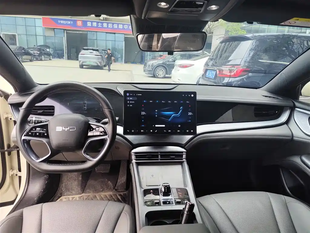 BYD Seal 2024 2024 Glory Edition DM-i 1.5L 121km Luxury