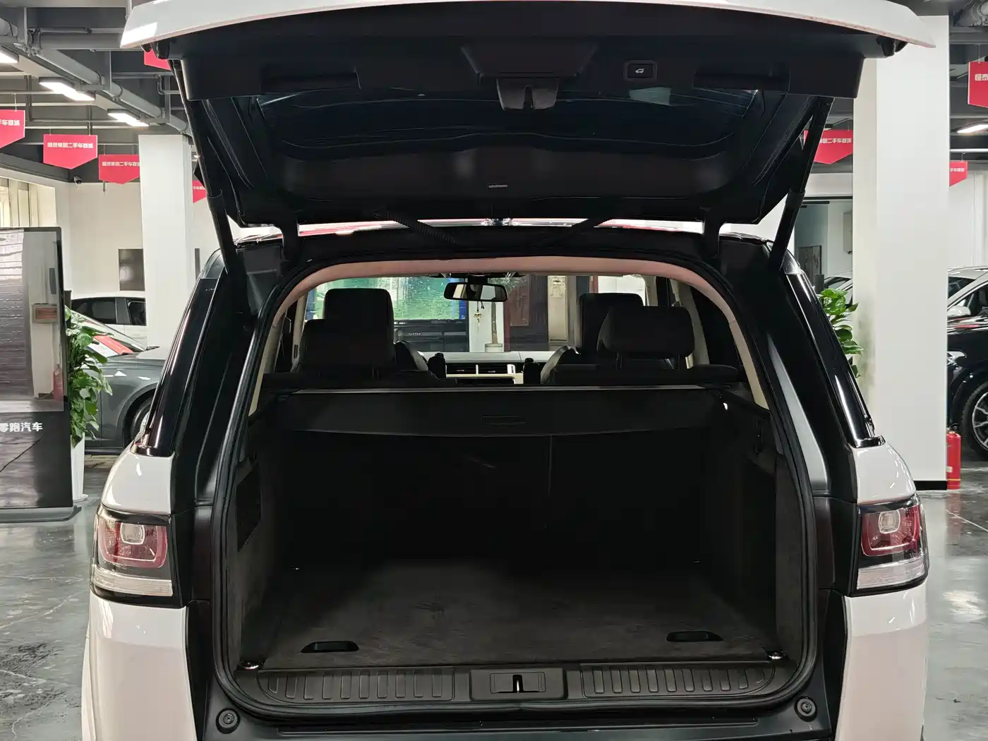 Land Rover Range Rover Sport 2014 3.0 SC V6 HSE фото 24