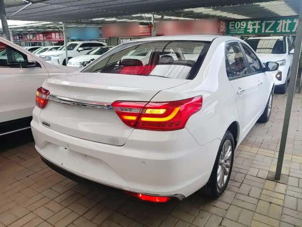 Фото 7 - Geely Vision