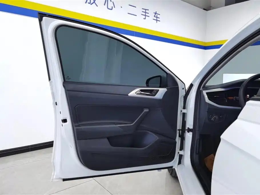Volkswagen Polo 2023 Plus 1.5L Automatic Colorful Tech Edition фото 7