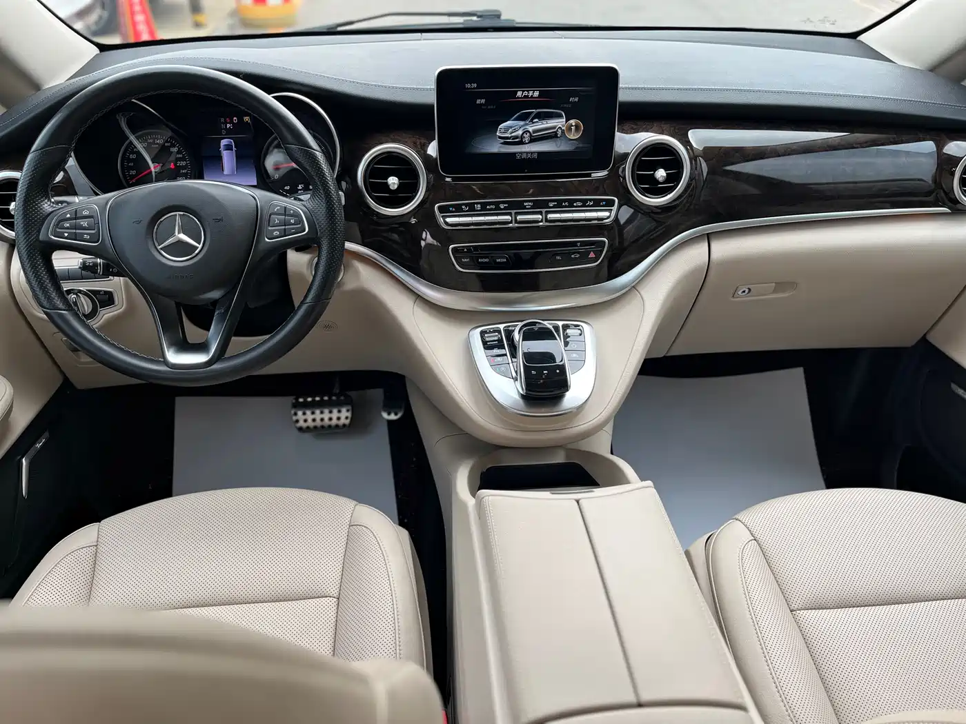 Mercedes-Benz V-Class 2018 V 260 L Premium Long Wheelbase Edition China VI фото 17