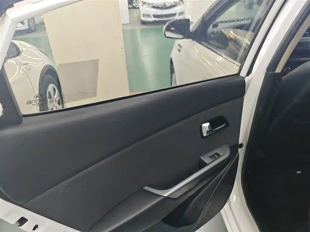 Kia K2 2015 Sedan 1.4L MT GLS фото 18