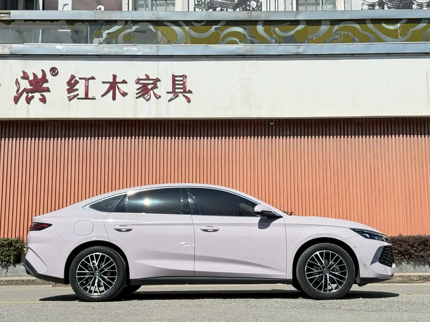 BYD Qin L 2024 DM-i 120KM Excellence Model фото 7