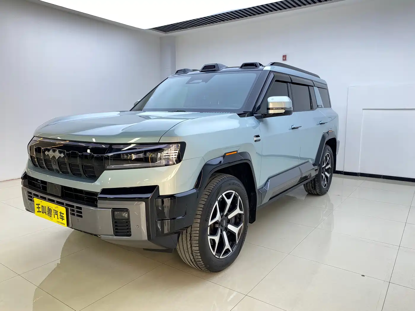 Fang Cheng Bao Leopard 8 2025 Zhiyong Flagship 6-Seater