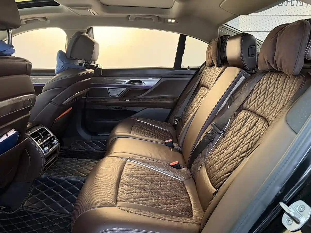 BMW 7 Series 2021 Model 740Li Leading Luxury Package фото 13