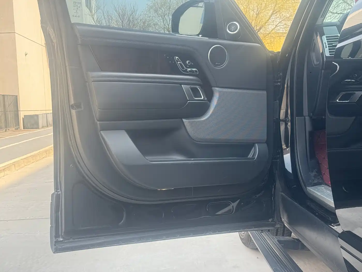 Land Rover Range Rover 2022 3.0 L6 360PS Heritage Edition фото 9