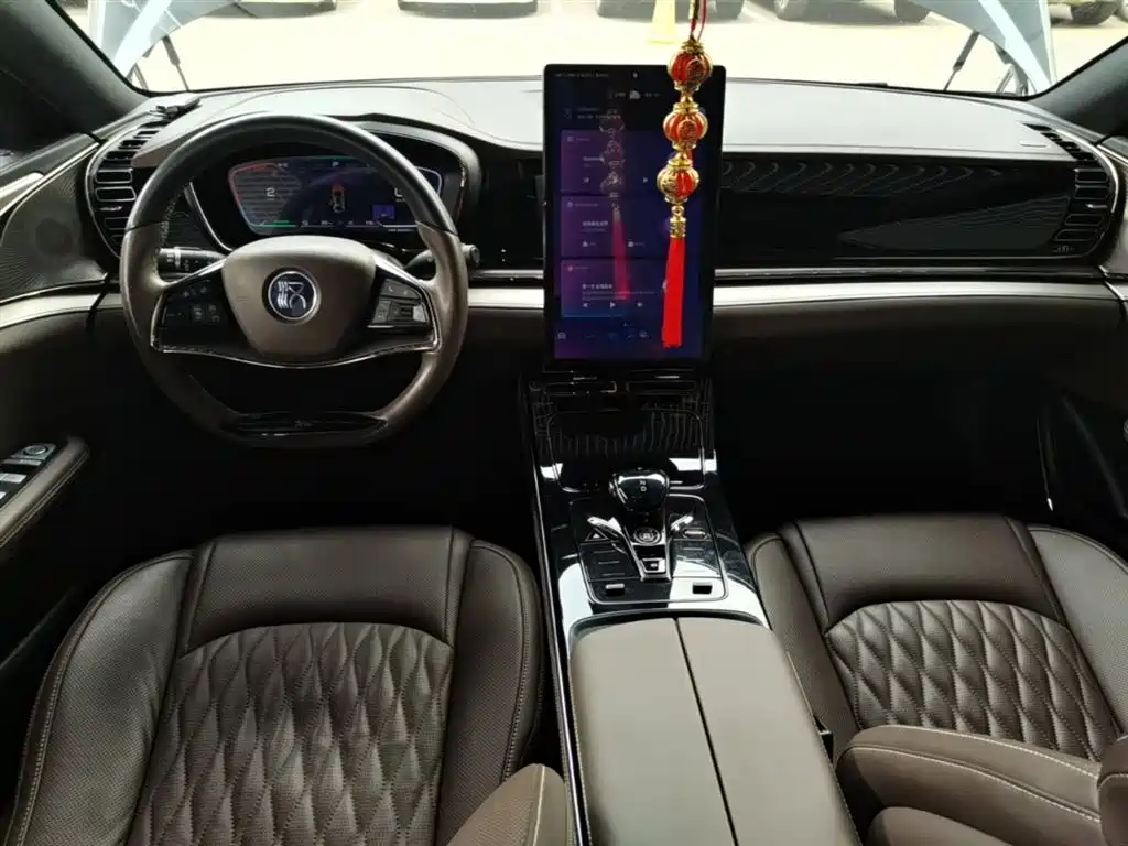 BYD Han 2022 DM-i 121KM Premium фото 10