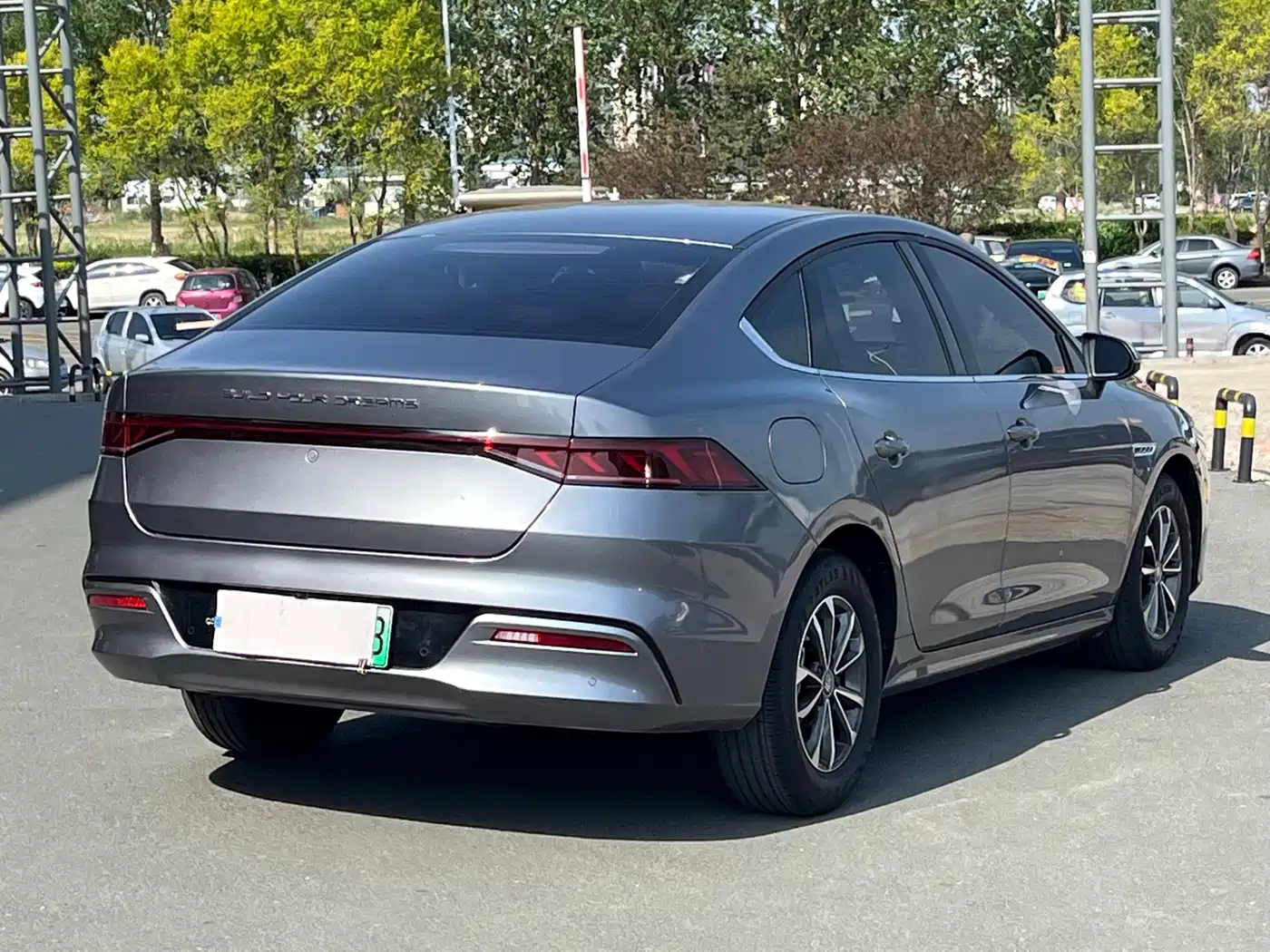 BYD Qin PLUS 2024 Glory Edition DM-i 55KM Leading фото 5