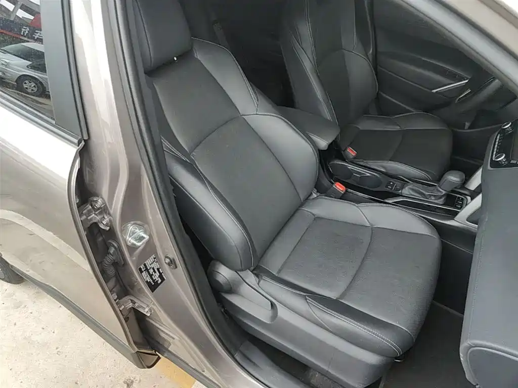 Toyota Frontlander 2024 2.0L CVT Luxury Edition фото 25