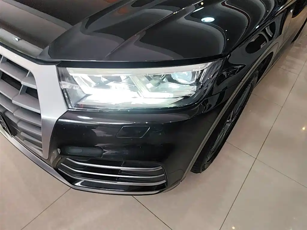 Audi Q5L 2020 Facelift 40 TFSI Honor Fashion фото 24
