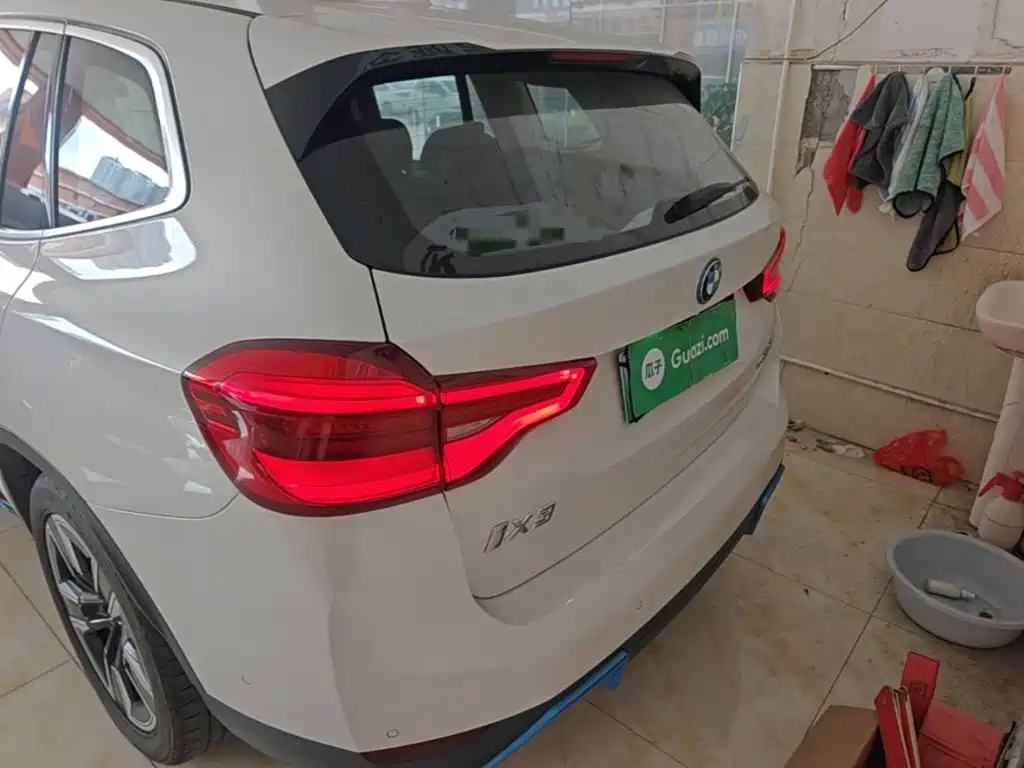 Photo 6 - BMW iX3