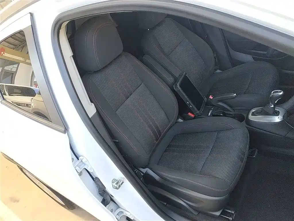 Buick Encore 2015 1.4T Automatic 2WD Urban Elite фото 21