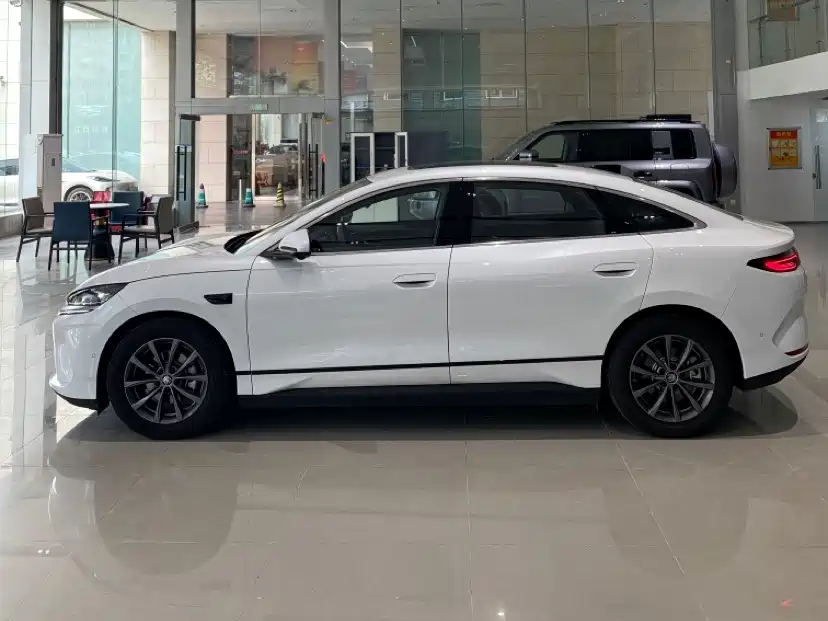 BYD Qin L 2025 EV 545KM Superior фото 3